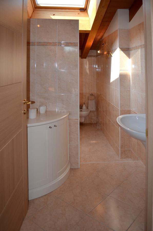 La Folaga Bed & Breakfast Гавирате Екстериор снимка