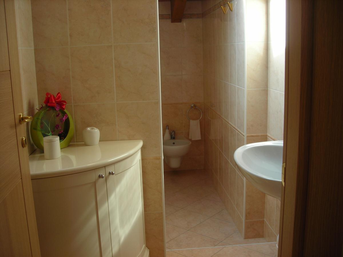 La Folaga Bed & Breakfast Гавирате Екстериор снимка